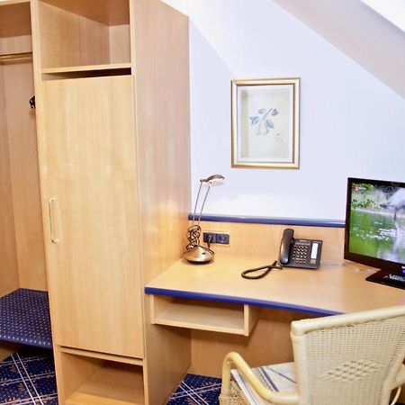 Hotel Zur Post Ісманінг Екстер'єр фото