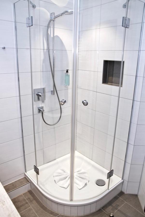 Hotel Zur Post Ісманінг Екстер'єр фото