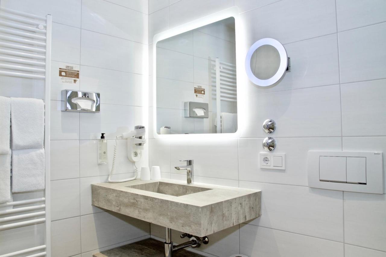 Hotel Zur Post Ісманінг Екстер'єр фото