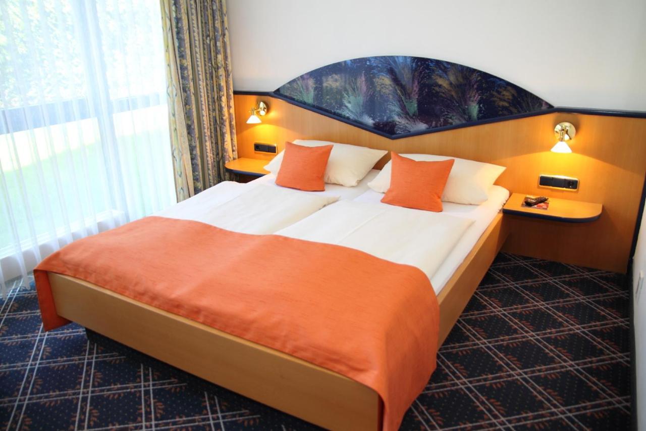 Hotel Zur Post Ісманінг Екстер'єр фото