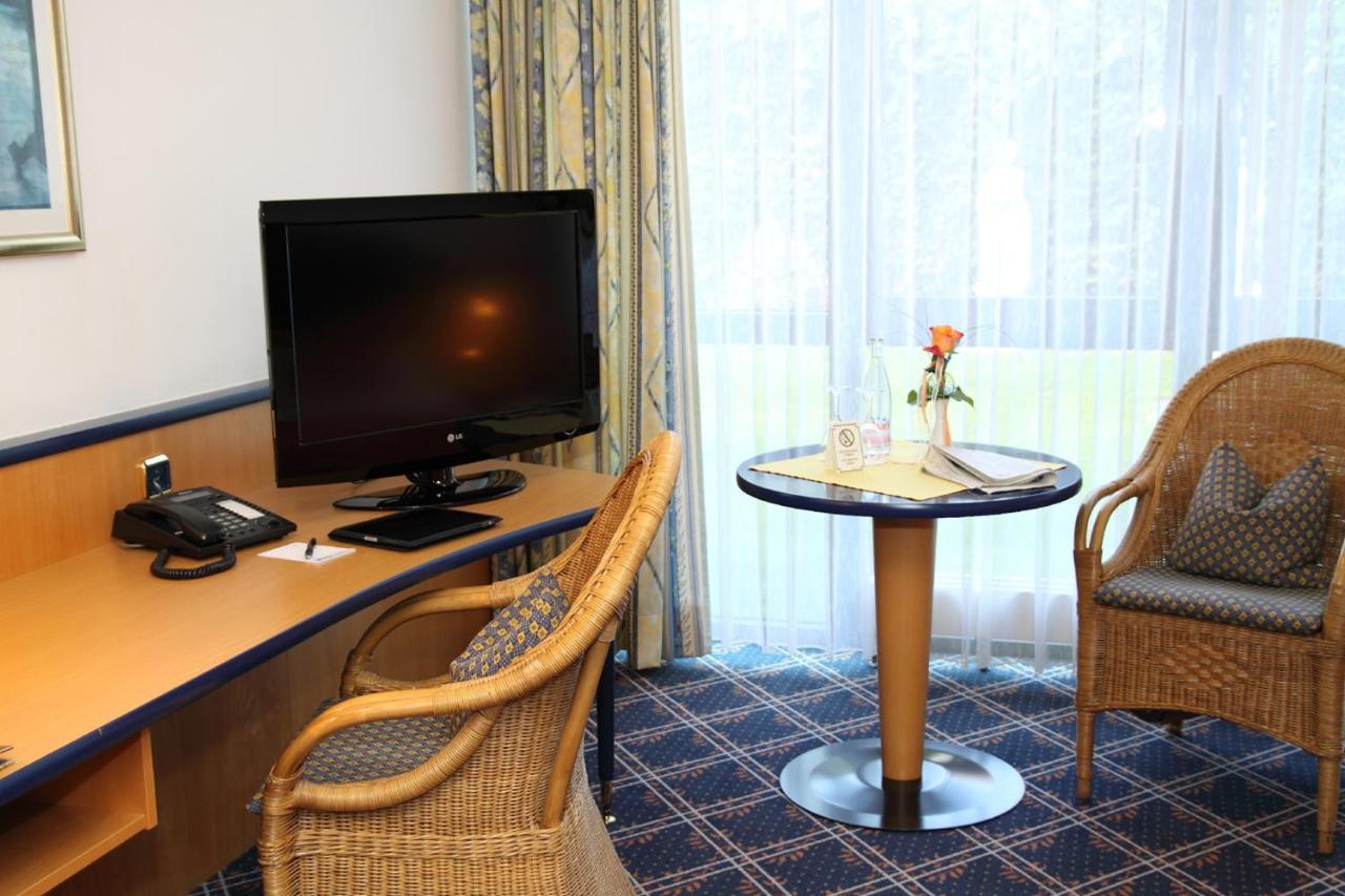 Hotel Zur Post Ісманінг Екстер'єр фото