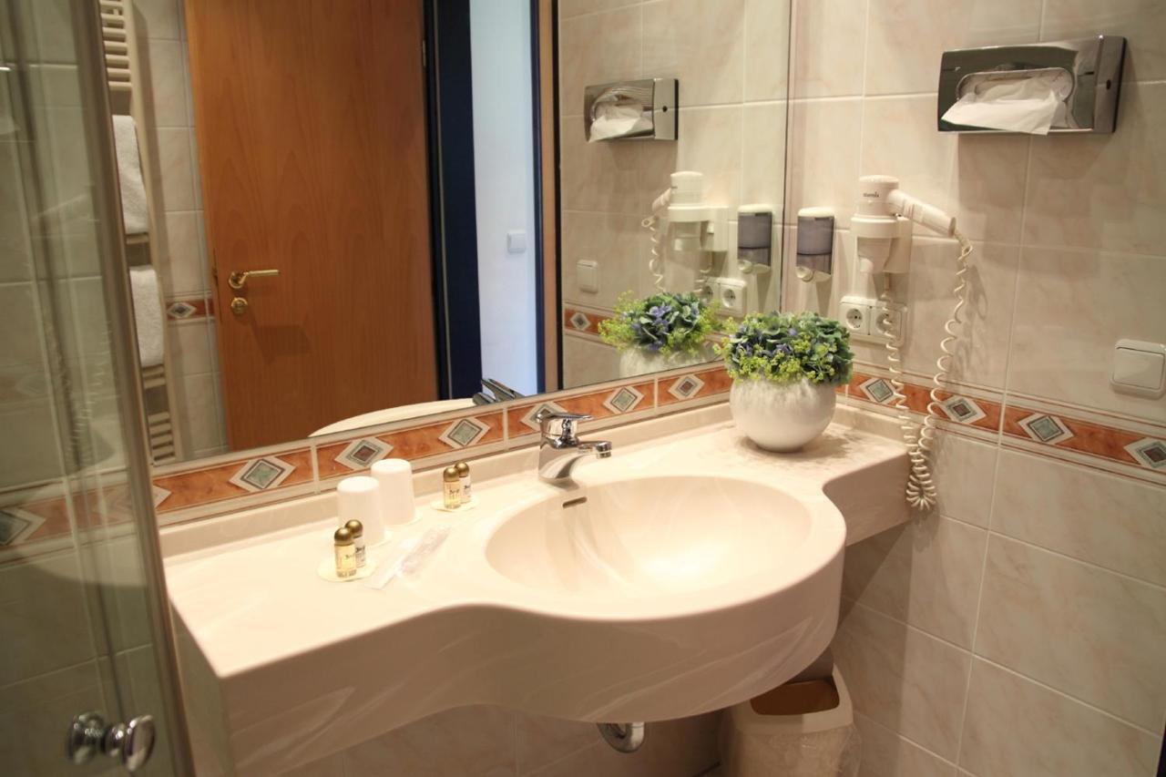 Hotel Zur Post Ісманінг Екстер'єр фото