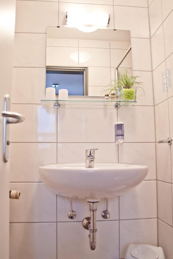 Hotel Zur Post Ісманінг Екстер'єр фото