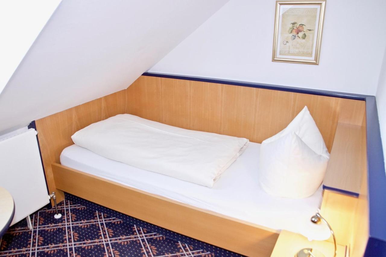 Hotel Zur Post Ісманінг Екстер'єр фото