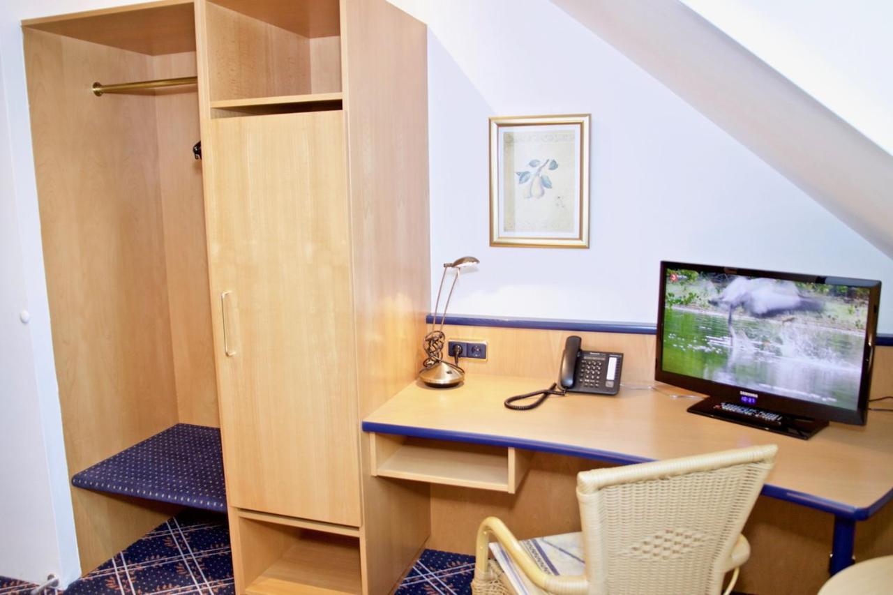 Hotel Zur Post Ісманінг Екстер'єр фото